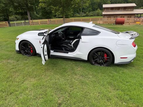 Used 2021 Ford Mustang Shelby GT500 w/ Technology Package RWD image 4