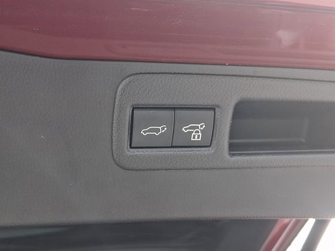 Certified 2022 Toyota Venza XLE image 31