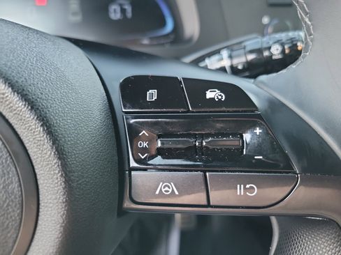 Certified 2025 Hyundai Elantra Sport image 8