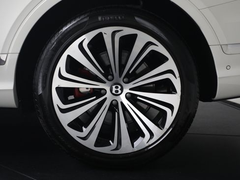 Certified 2022 Bentley Bentayga AWD/4WD image 15