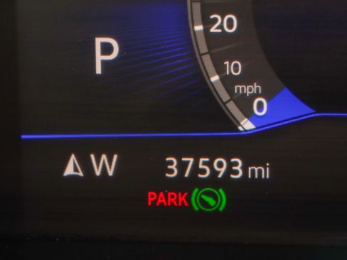 Used 2022 Volkswagen Tiguan SE w/ Panoramic Sunroof Package AWD/4WD image 16