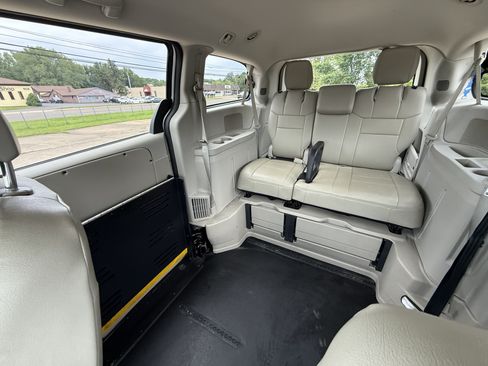 Used 2016 Dodge Grand Caravan SE w/ Quick Order Package 29E SE FWD image 25