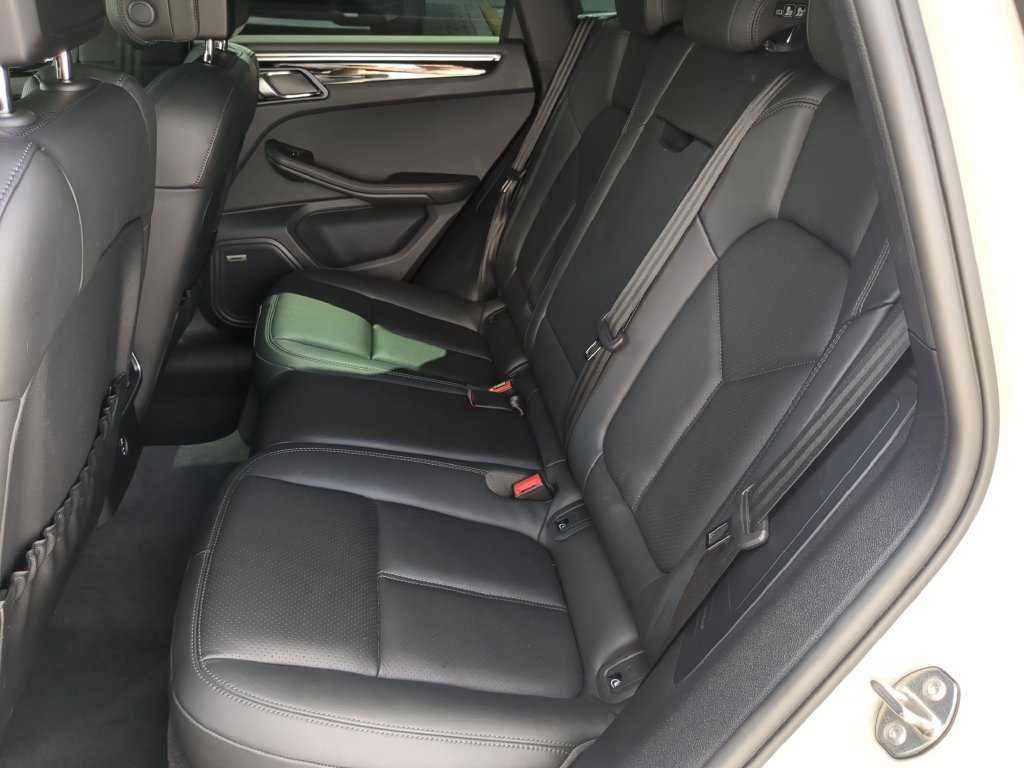 Used 2022 Porsche Macan AWD/4WD image 16
