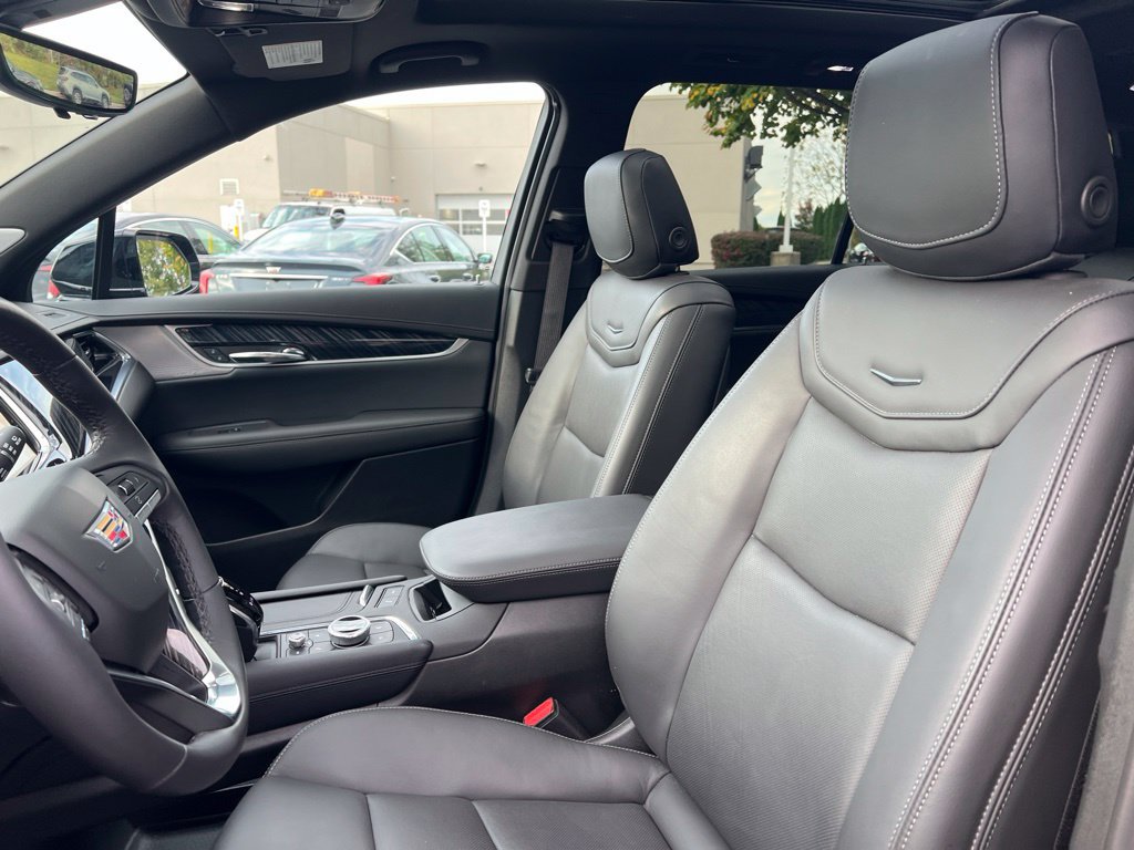Used 2024 Cadillac XT6 Premium Luxury w/ Technology Package AWD/4WD image 23