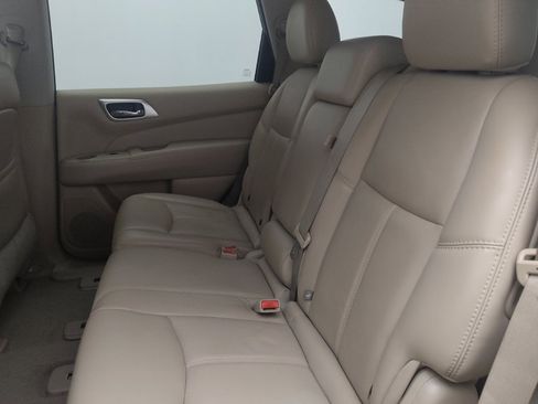 Used 2015 Nissan Pathfinder SL w/ Trailer Tow Package FWD image 18
