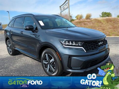 Used 2023 Kia Sorento S image 2
