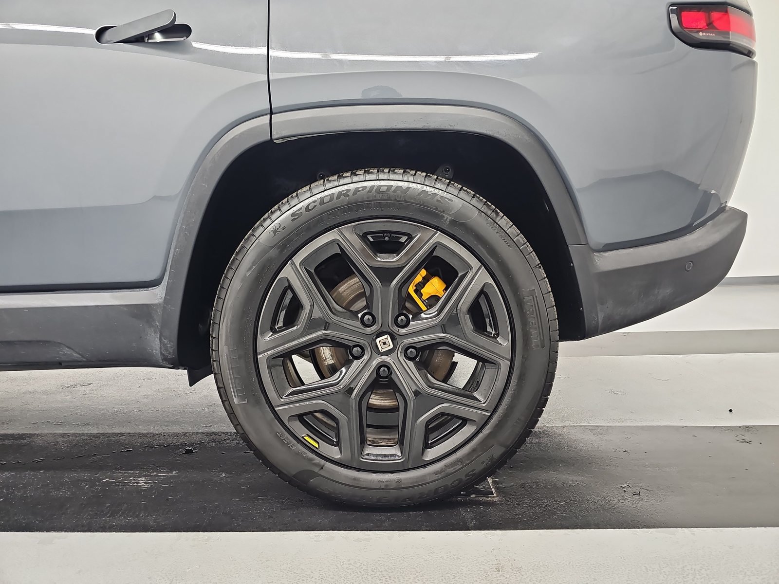 Used 2024 Rivian R1S Adventure Quad AWD/4WD image 10