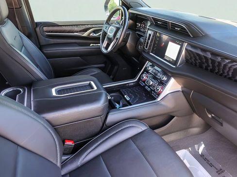 Used 2023 GMC Yukon XL Denali RWD image 32