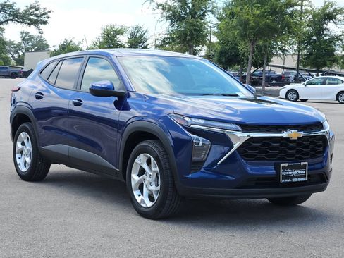 Used 2024 Chevrolet Trax LS w/ LS Convenience Package FWD image 7
