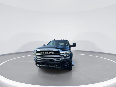 New 2026 RAM 4500 4x4 Crew Cab DRW w/ Laramie Trim Package image 3