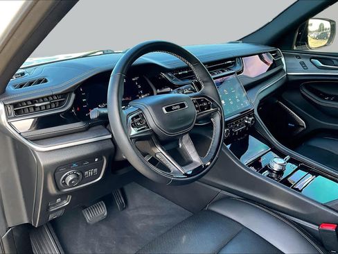 Used 2023 Jeep Grand Cherokee Overland w/ Advanced Protech Group III AWD/4WD image 18