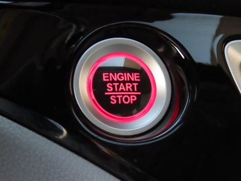Used 2019 Honda Pilot Touring image 16