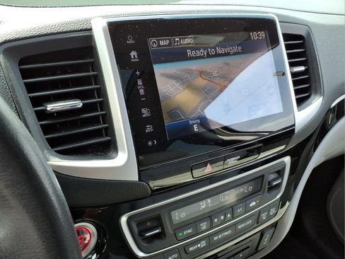 Used 2018 Honda Pilot Touring image 17