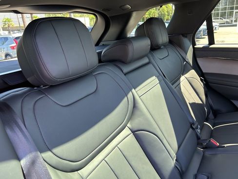 New 2025 Land Rover Range Rover Sport Dynamic SE image 18