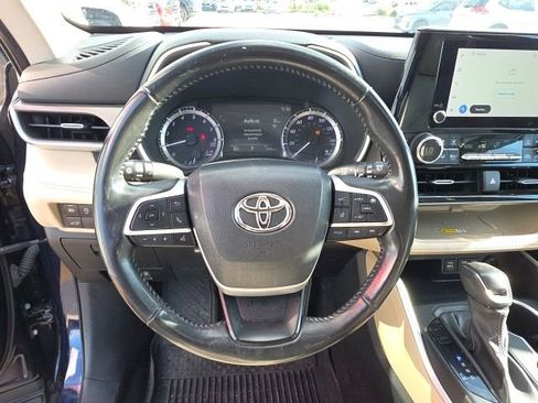 Used 2023 Toyota Highlander XLE FWD image 15