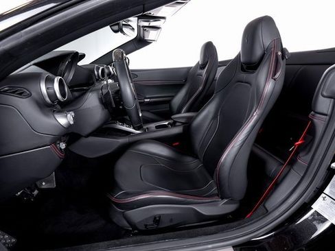 Used 2020 Ferrari Portofino image 4