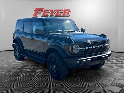 New 2025 Ford Bronco Outer Banks w/ Black Appearance Package image 3