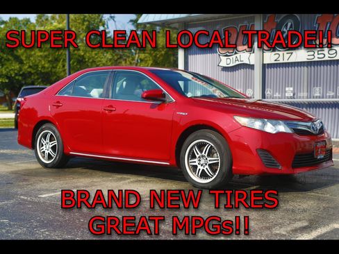 Used 2012 Toyota Camry LE FWD image 1