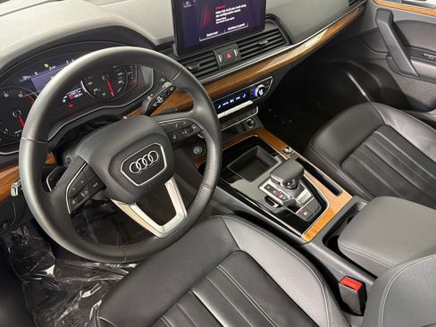 Used 2023 Audi Q5 2.0T Premium w/ Convenience Package AWD/4WD image 9
