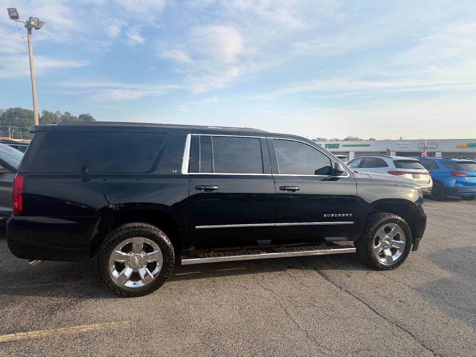 Used 2019 Chevrolet Suburban LT w/ LT Signature Package AWD/4WD image 2