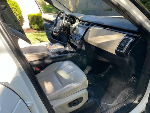 Used 2020 Land Rover Discovery SE image 47