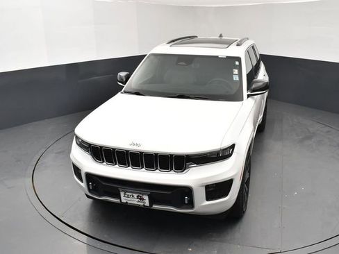 Used 2023 Jeep Grand Cherokee Overland w/ Luxury Tech Group IV AWD/4WD image 14