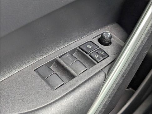 Used 2024 Toyota Corolla Cross LE FWD image 22