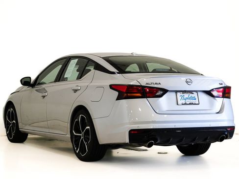 Used 2024 Nissan Altima 2.5 SR FWD image 8