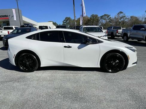 New 2026 Toyota Prius FWD image 2