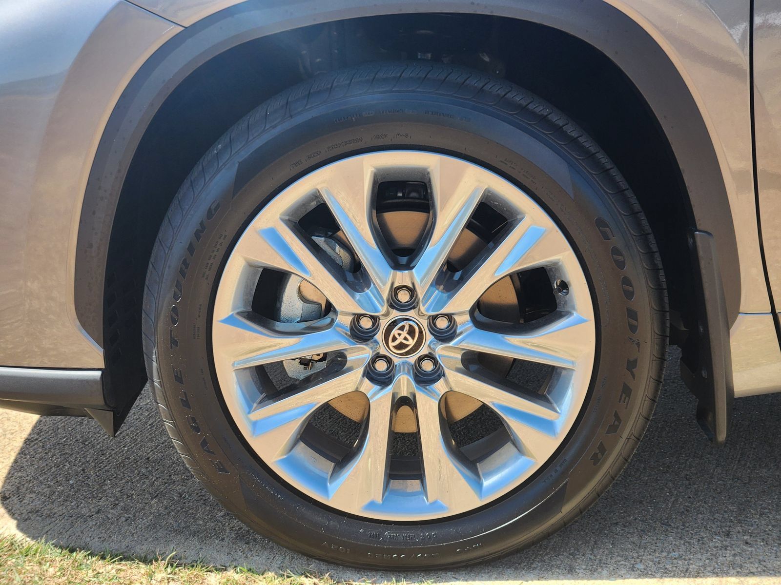 New 2026 Toyota Highlander Limited AWD/4WD image 11