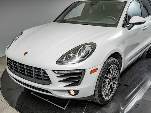 Used 2018 Porsche Macan AWD/4WD image 17