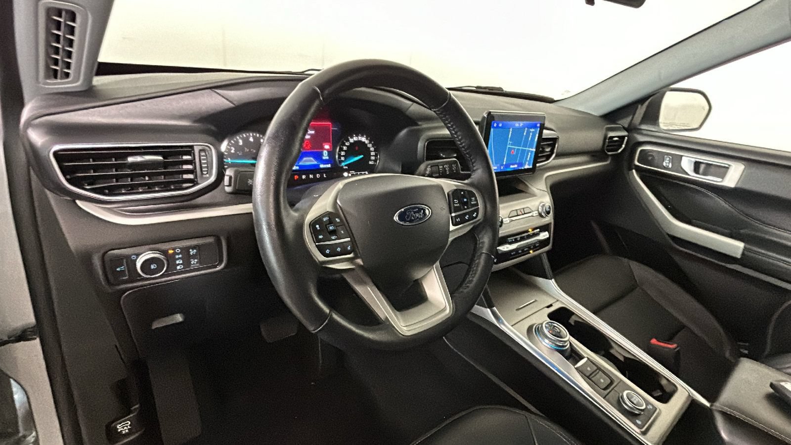 Used 2022 Ford Explorer XLT AWD/4WD image 16
