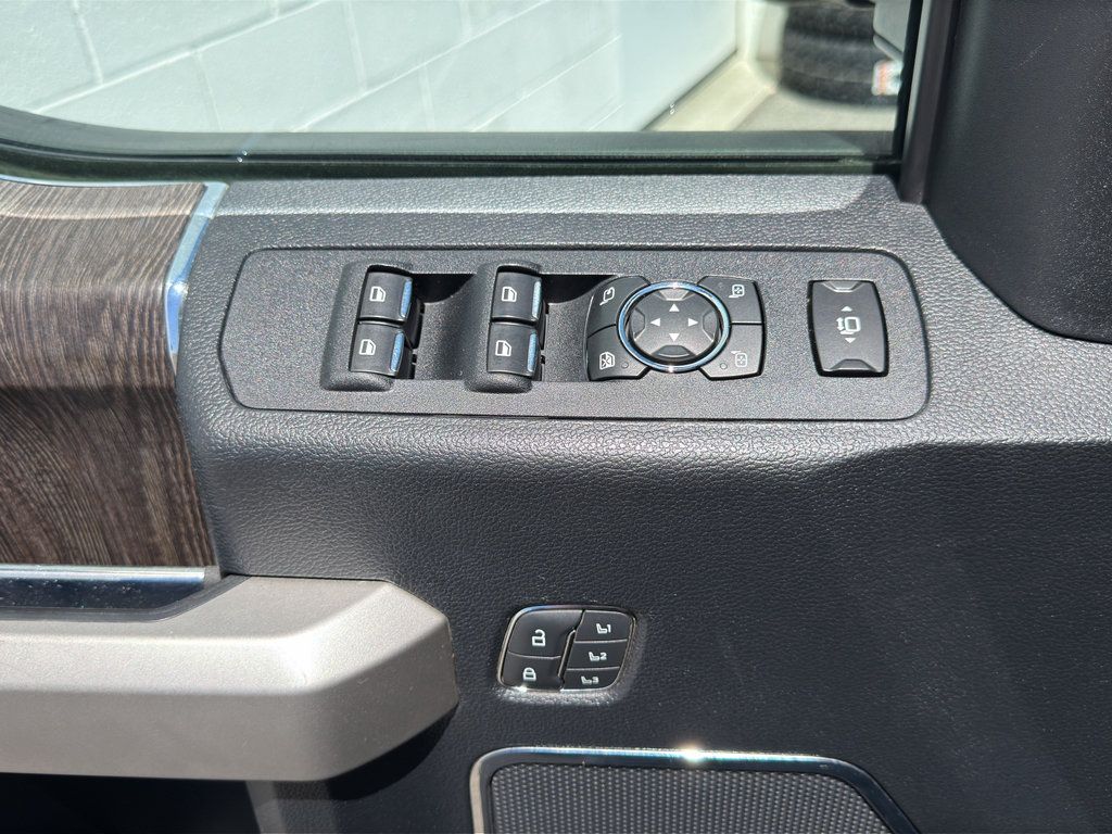 Used 2020 Ford F250 Lariat w/ Lariat Value Package AWD/4WD image 27