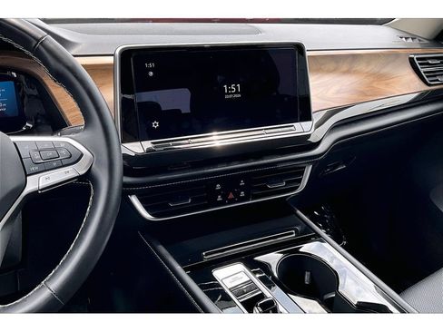 Used 2025 Volkswagen Atlas SE AWD/4WD image 9