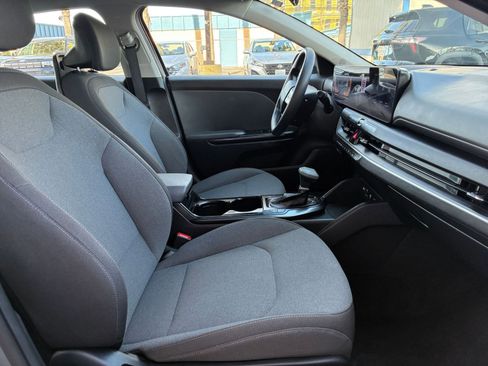 Used 2025 Kia K4 LXS image 35