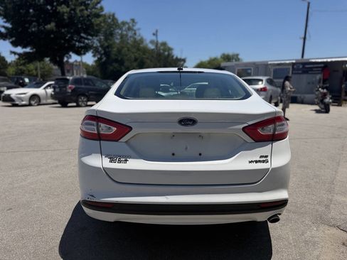 Used 2014 Ford Fusion SE FWD image 5
