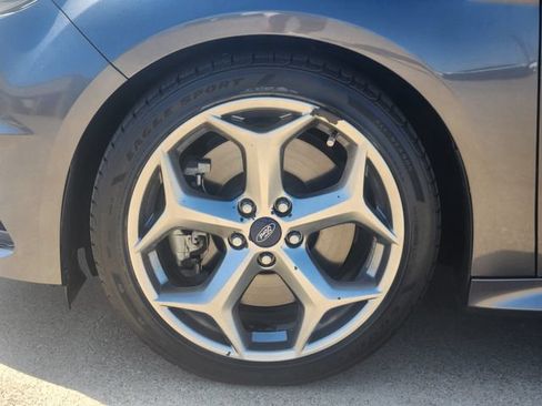Used 2017 Ford Focus ST FWD image 9