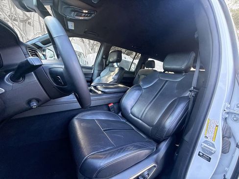 Used 2024 Jeep Wagoneer Series III AWD/4WD image 23