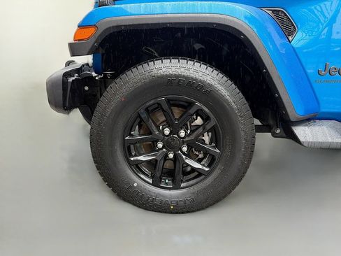 Used 2023 Jeep Gladiator Sport AWD/4WD image 28