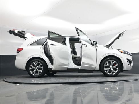 Used 2016 Kia Sorento SX image 23