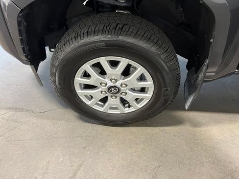 Used 2025 Toyota Tacoma SR5 AWD/4WD image 30