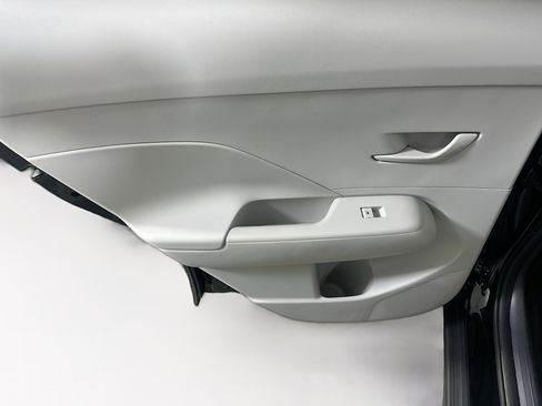 Used 2025 Hyundai Kona SEL image 25