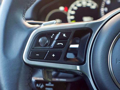 Used 2023 Porsche Cayenne Platinum Edition image 22