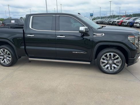 Used 2023 GMC Sierra 1500 Denali w/ Denali Reserve Package AWD/4WD image 2