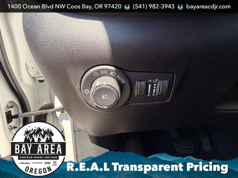 Used 2024 Jeep Compass Latitude AWD/4WD image 14