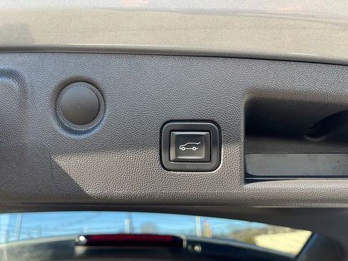 Used 2023 Chevrolet Equinox LT image 54