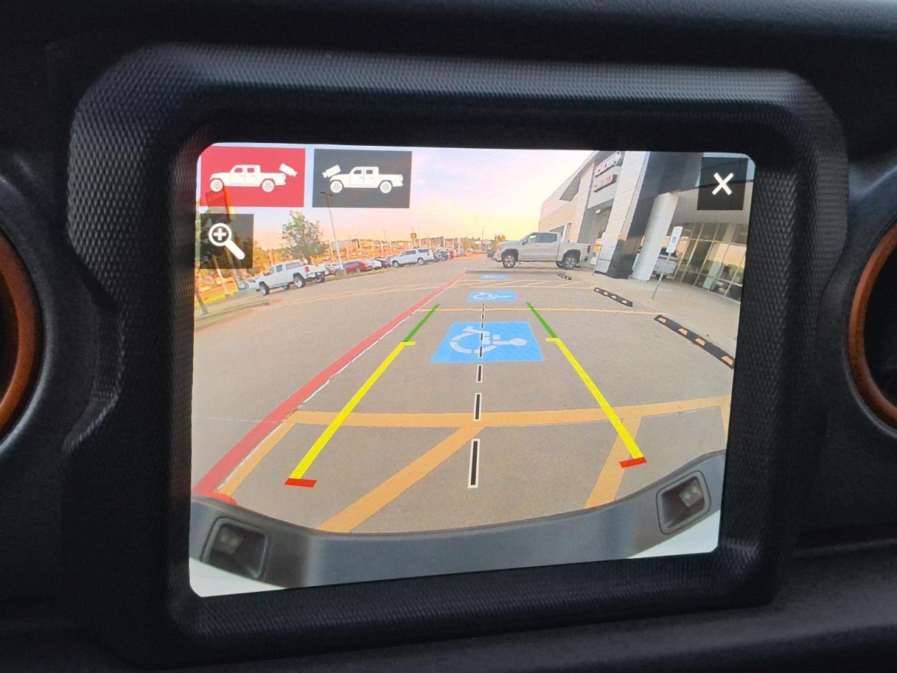 Used 2023 Jeep Gladiator Mojave AWD/4WD image 29