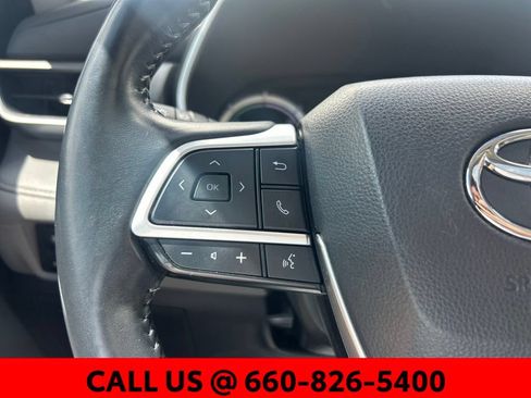 Used 2022 Toyota Highlander XLE AWD/4WD image 18