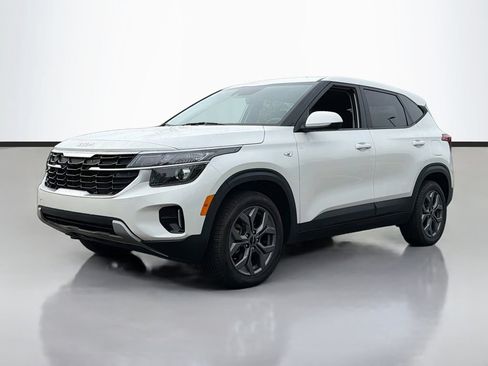 Used 2024 Kia Seltos LX AWD/4WD image 2