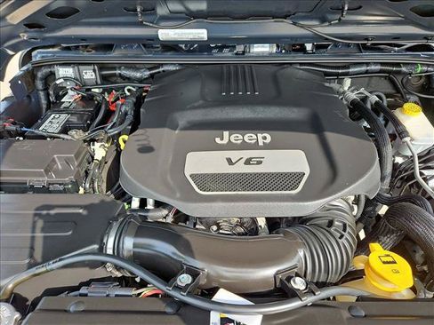 Used 2018 Jeep Wrangler Unlimited Sport S AWD/4WD image 21